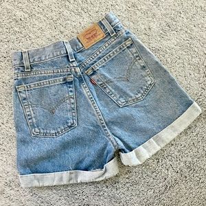 Vintage High Rise Levi’s Cuffed Denim Shorts